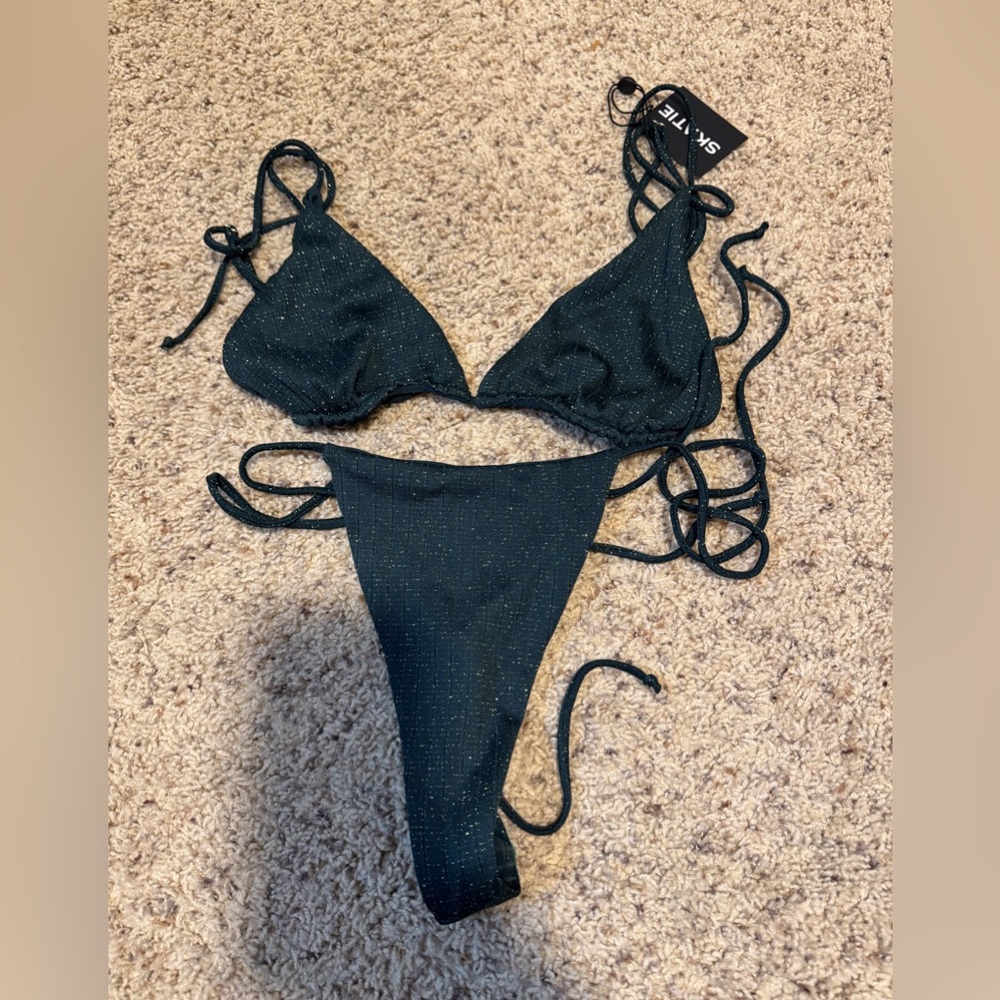 Skatie Bikini Ella Top Size Large and Elsa Bottom Size Smalll in Firefly NWT